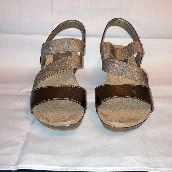 Macy’s Gilded Gold Wedge Sandals - Picture 3 of 7